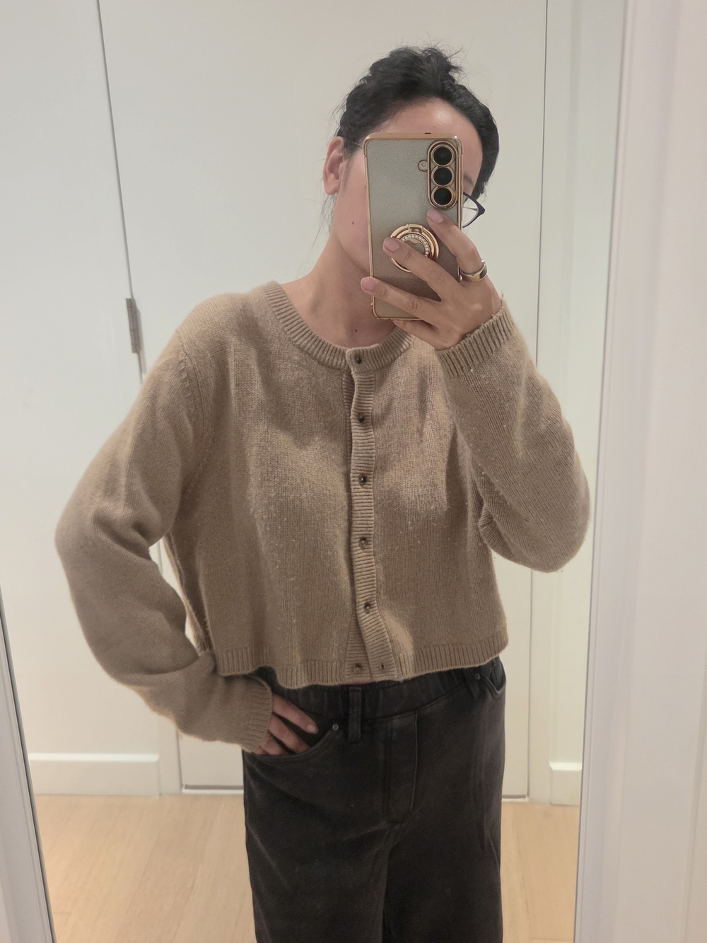 Cute ARITZIA WILFRED Women’s Cropped Button-Front Cashmere Cardigan Beige - Picture 2 of 4